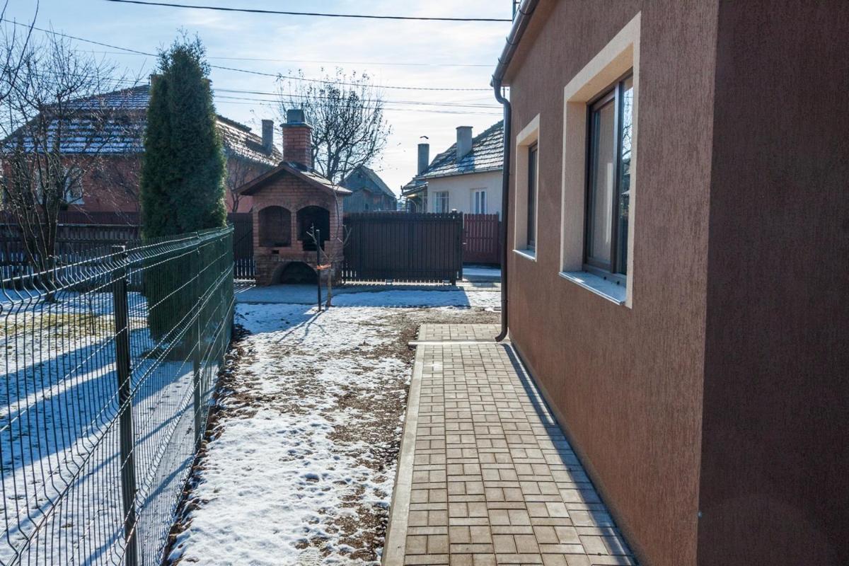 Вилла Eross Kulcsoshaz Lazarea Экстерьер фото
