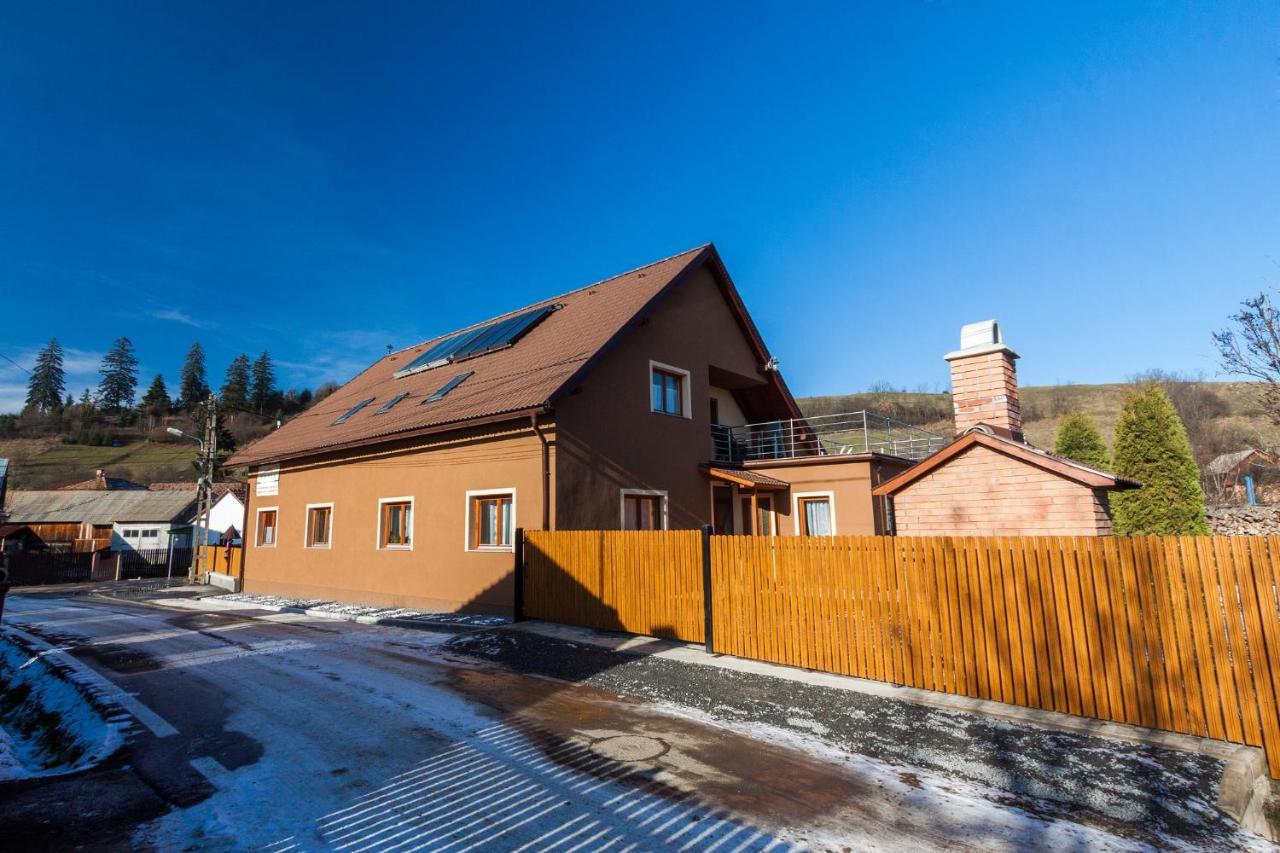 Вилла Eross Kulcsoshaz Lazarea Экстерьер фото