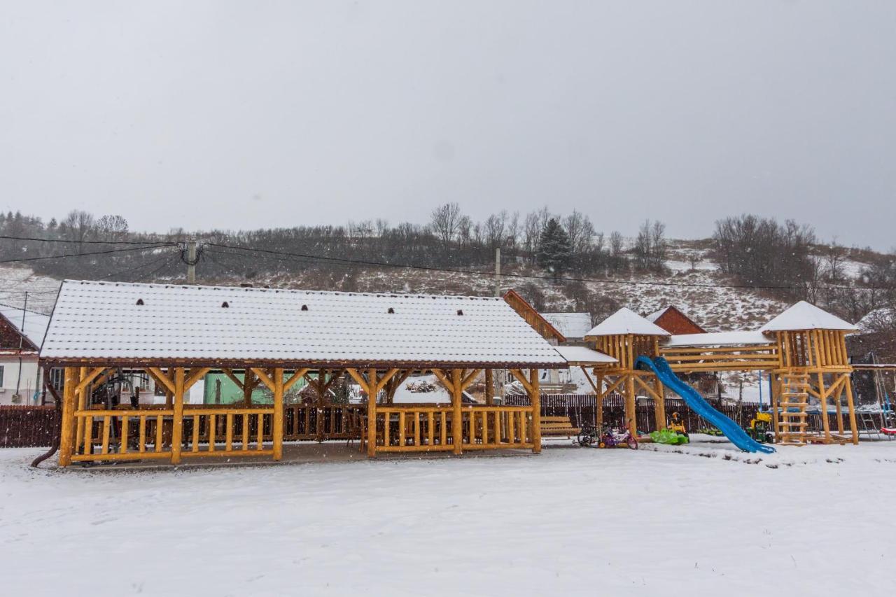 Вилла Eross Kulcsoshaz Lazarea Экстерьер фото