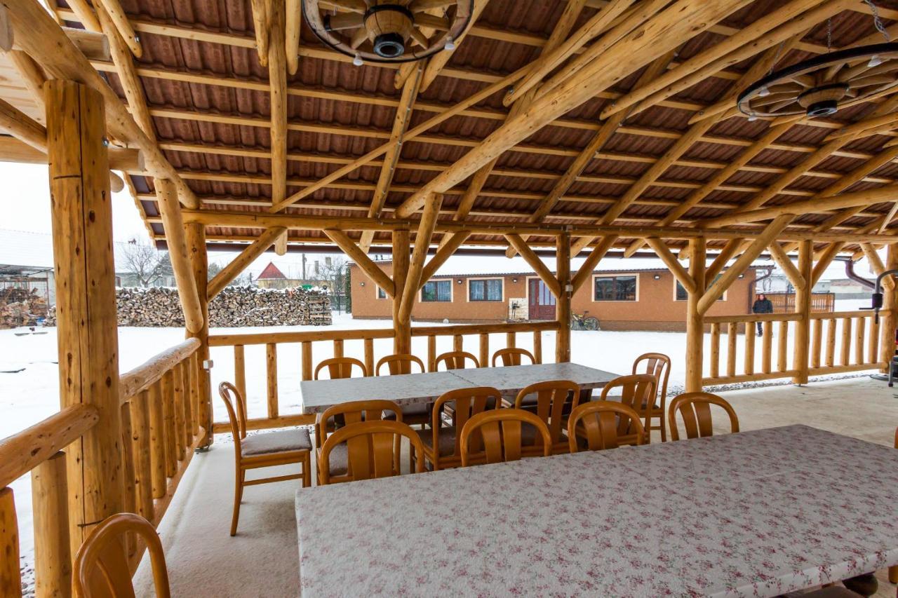 Вилла Eross Kulcsoshaz Lazarea Экстерьер фото