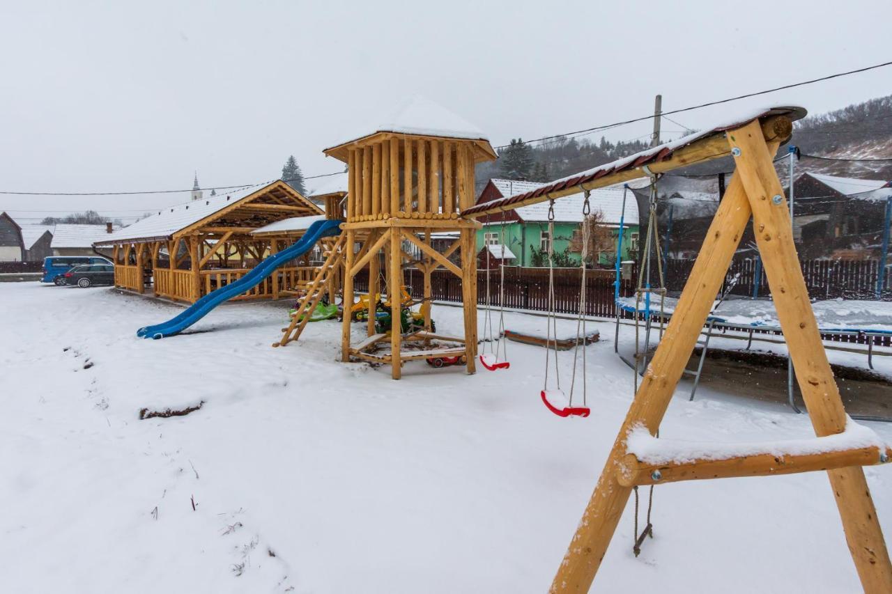 Вилла Eross Kulcsoshaz Lazarea Экстерьер фото