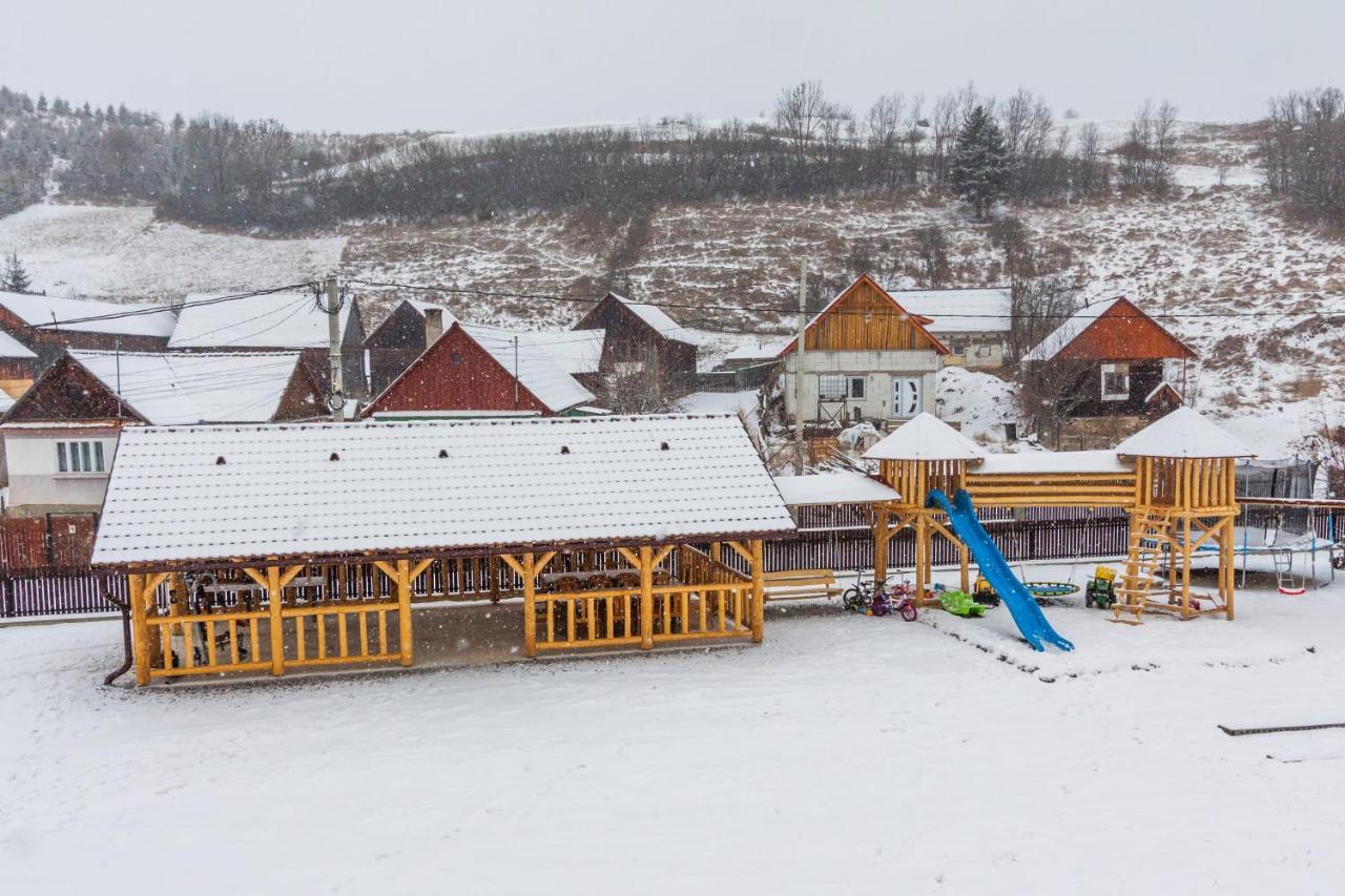 Вилла Eross Kulcsoshaz Lazarea Экстерьер фото