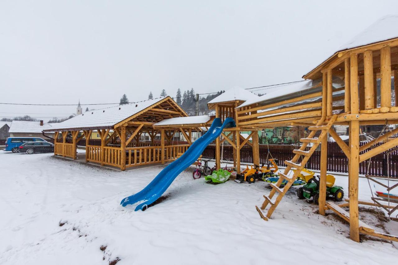 Вилла Eross Kulcsoshaz Lazarea Экстерьер фото