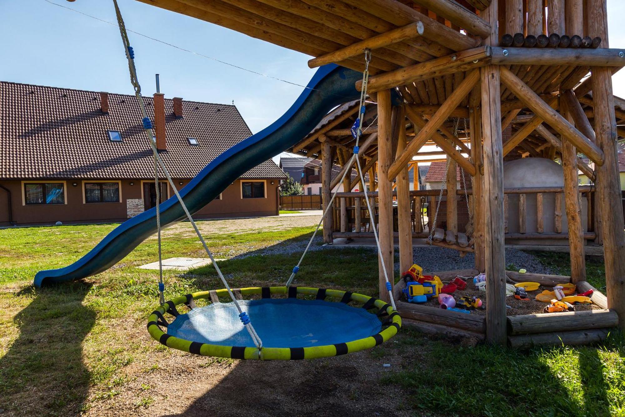 Вилла Eross Kulcsoshaz Lazarea Экстерьер фото