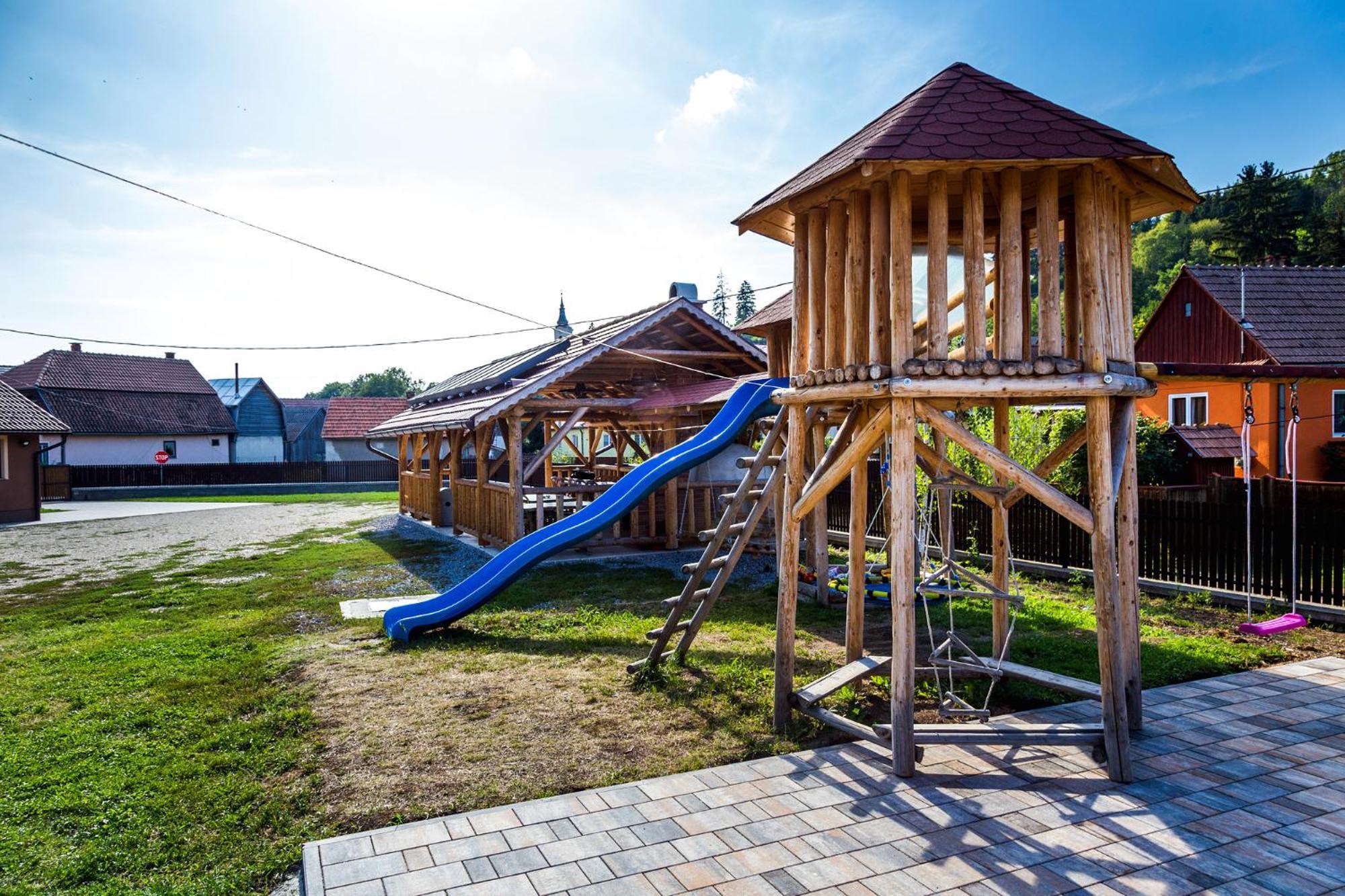 Вилла Eross Kulcsoshaz Lazarea Экстерьер фото