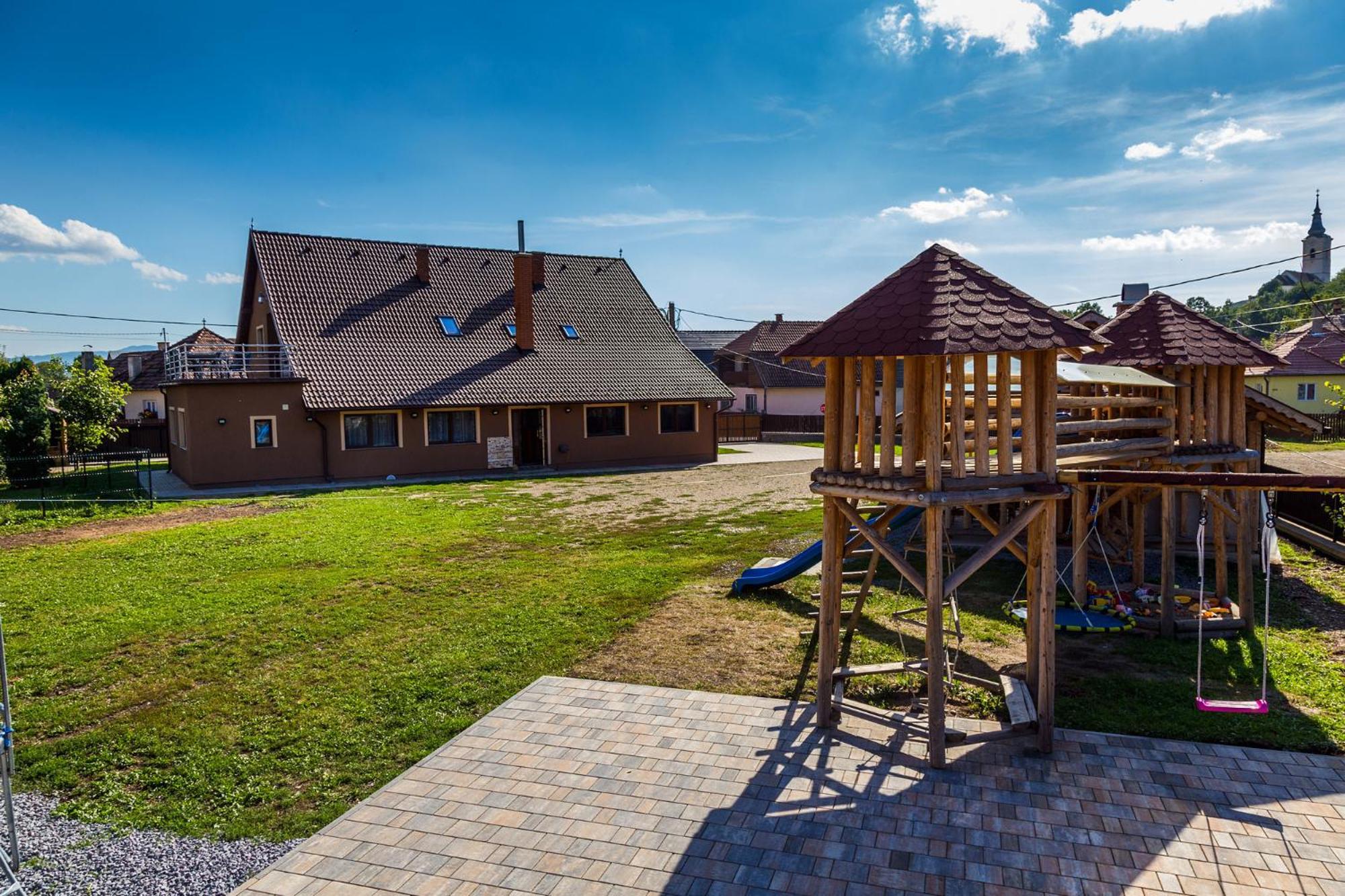 Вилла Eross Kulcsoshaz Lazarea Экстерьер фото