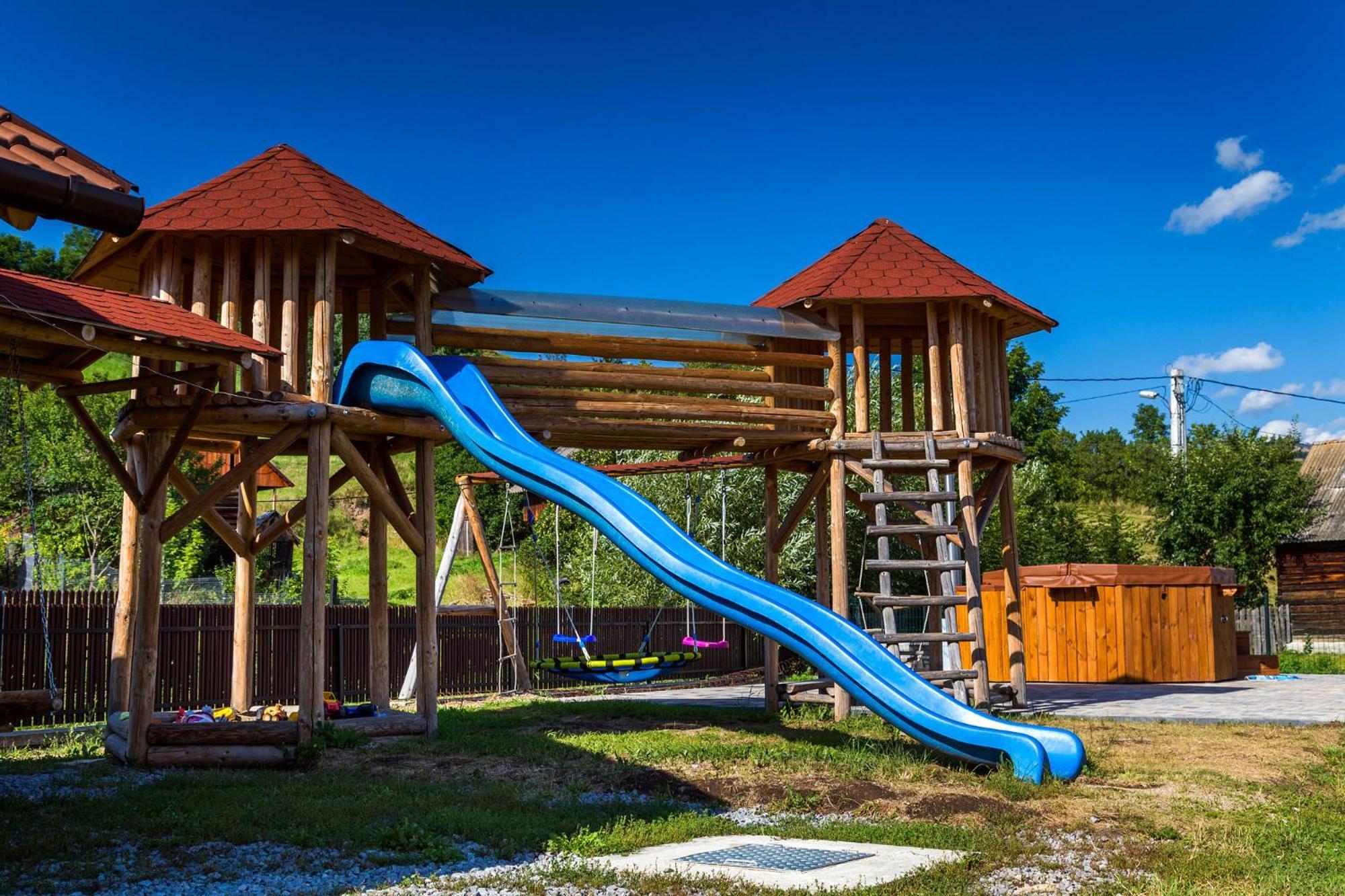 Вилла Eross Kulcsoshaz Lazarea Экстерьер фото