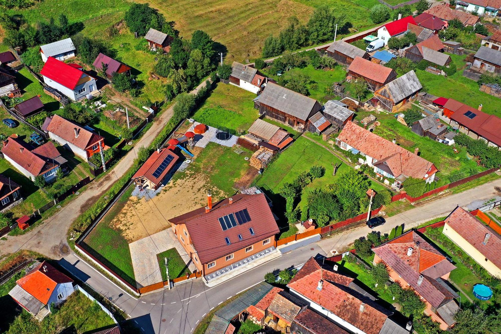 Вилла Eross Kulcsoshaz Lazarea Экстерьер фото