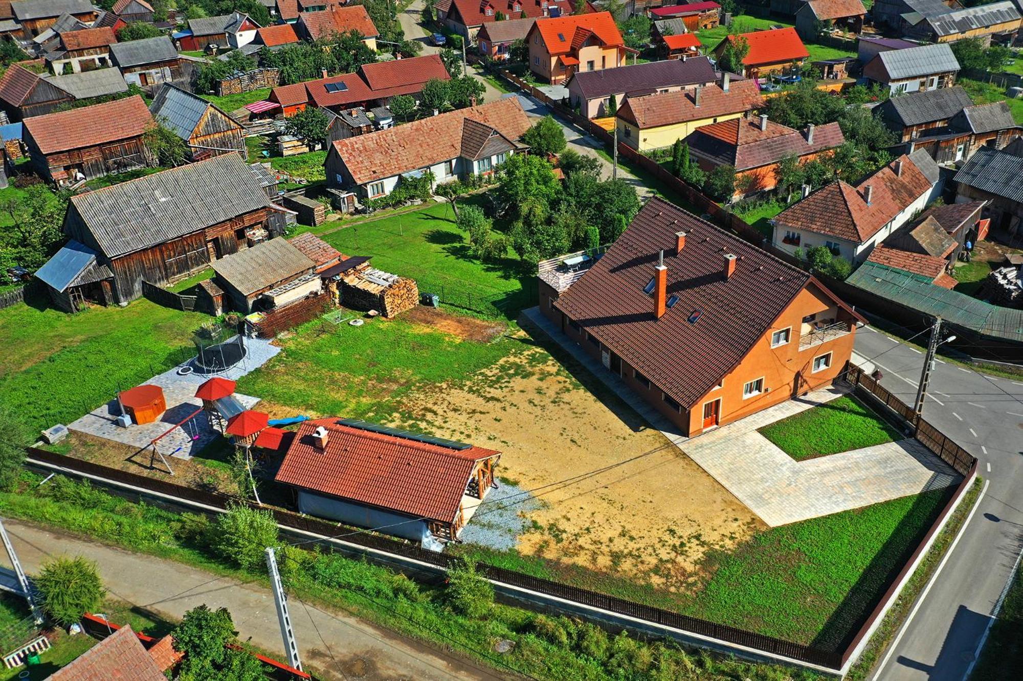 Вилла Eross Kulcsoshaz Lazarea Экстерьер фото