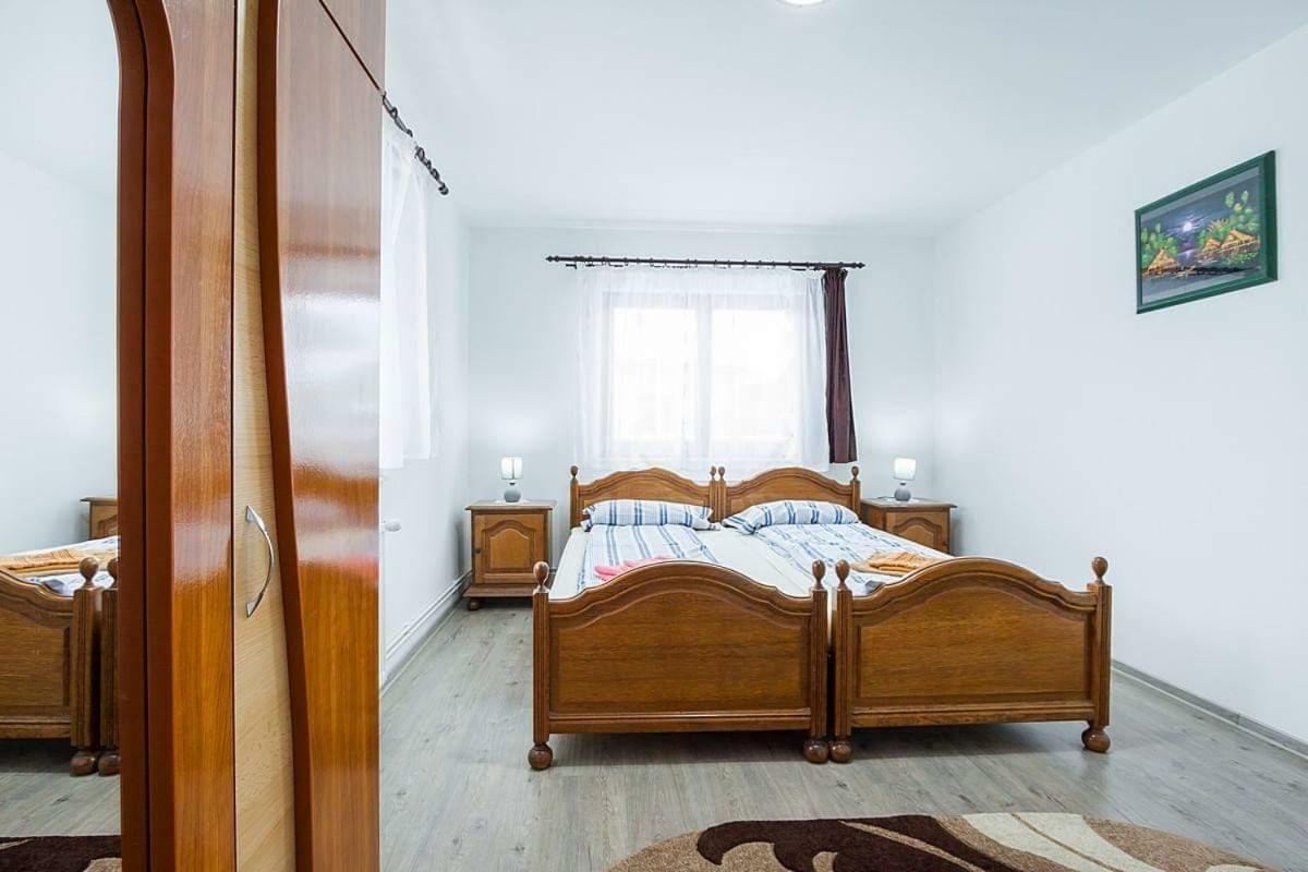 Вилла Eross Kulcsoshaz Lazarea Экстерьер фото